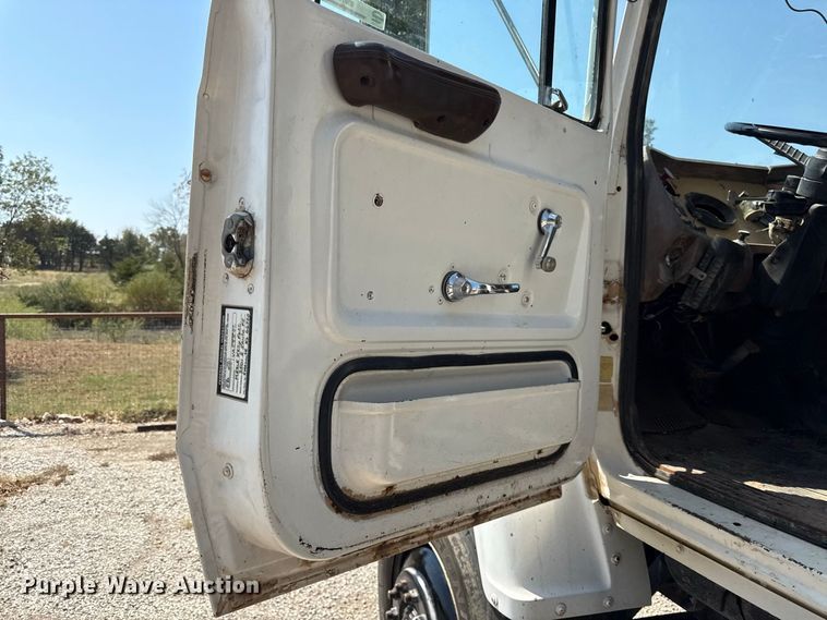 image for item EV6151 1982 Ford LN9000 semi truck