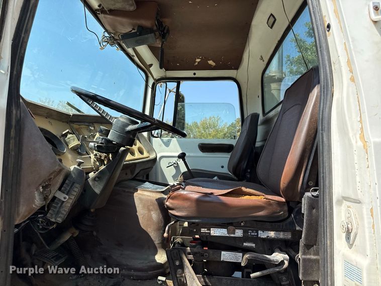 image for item EV6151 1982 Ford LN9000 semi truck