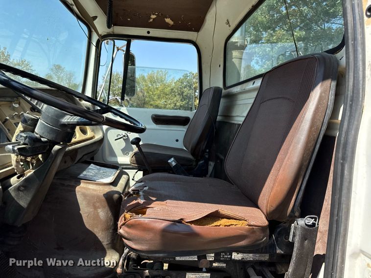 image for item EV6151 1982 Ford LN9000 semi truck