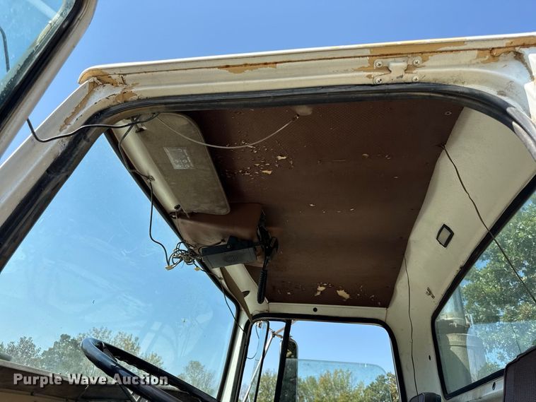 image for item EV6151 1982 Ford LN9000 semi truck