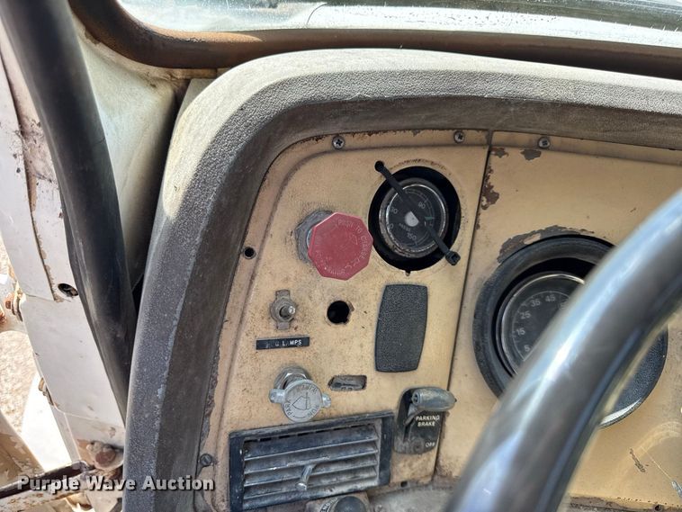 image for item EV6151 1982 Ford LN9000 semi truck