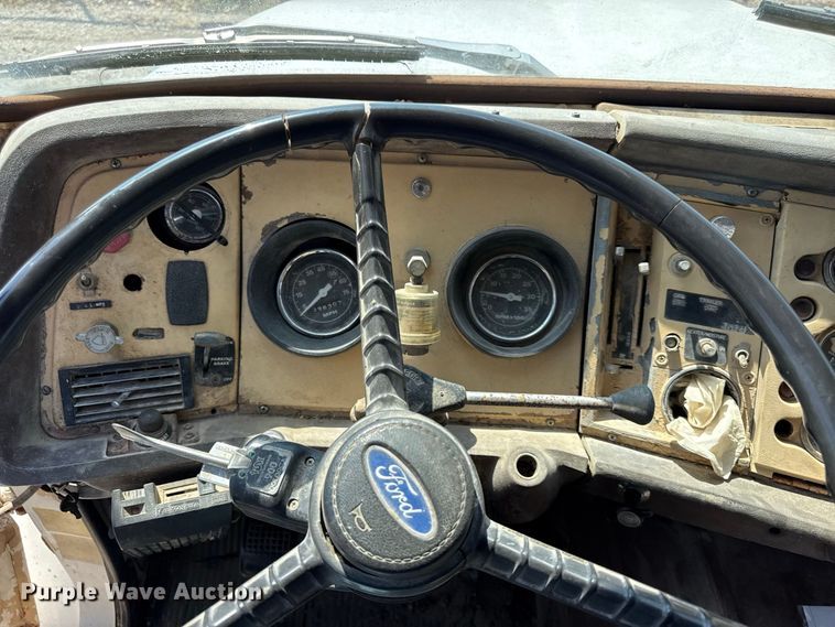 image for item EV6151 1982 Ford LN9000 semi truck