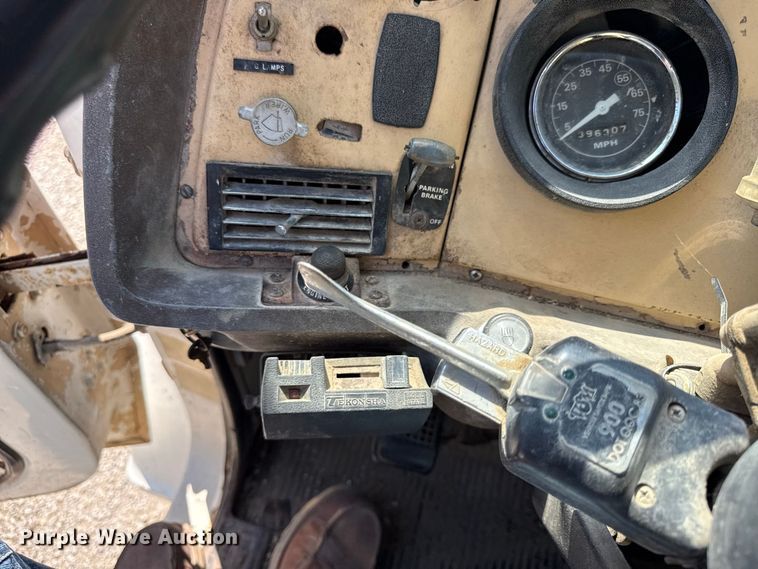 image for item EV6151 1982 Ford LN9000 semi truck