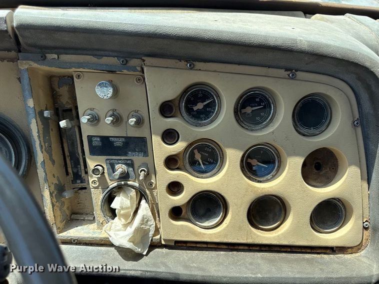 image for item EV6151 1982 Ford LN9000 semi truck