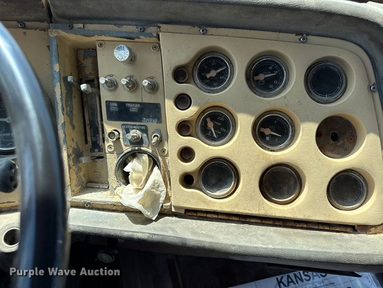 image for item EV6151 1982 Ford LN9000 semi truck