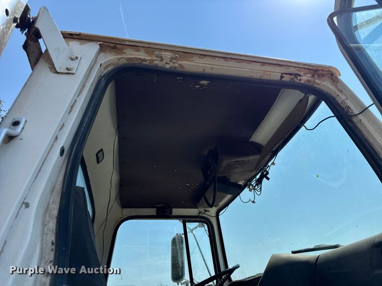 image for item EV6151 1982 Ford LN9000 semi truck
