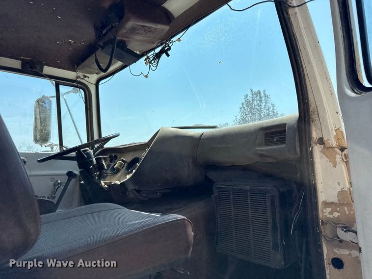 image for item EV6151 1982 Ford LN9000 semi truck