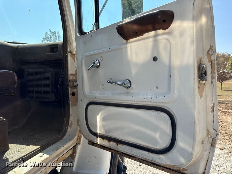 image for item EV6151 1982 Ford LN9000 semi truck