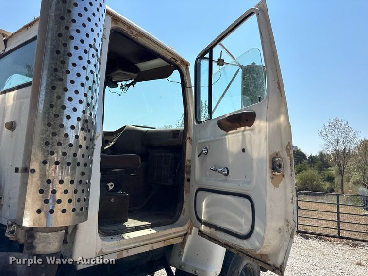 image for item EV6151 1982 Ford LN9000 semi truck