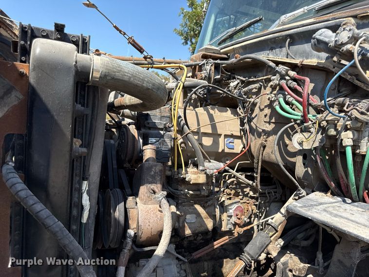 image for item EV6151 1982 Ford LN9000 semi truck