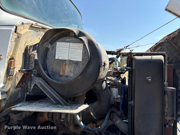 image for item EV6151 1982 Ford LN9000 semi truck