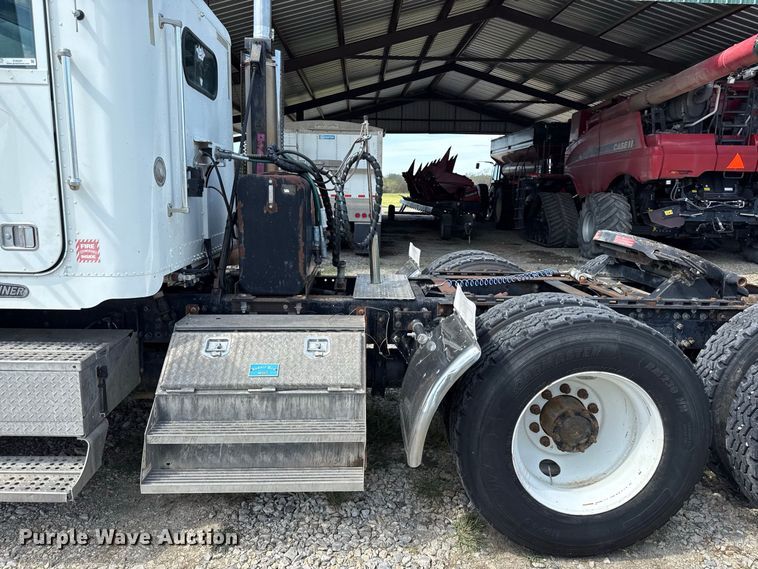 image for item EV6207 1996 Freightliner FLD semi truck