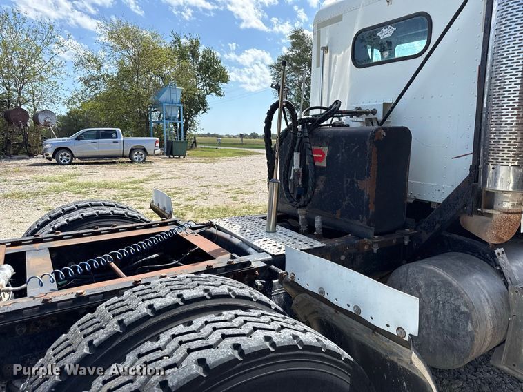 image for item EV6207 1996 Freightliner FLD semi truck