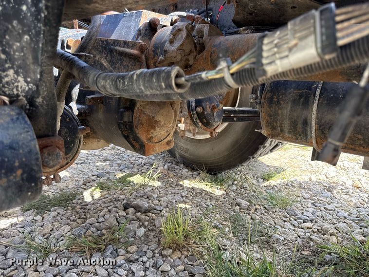 image for item EV6207 1996 Freightliner FLD semi truck