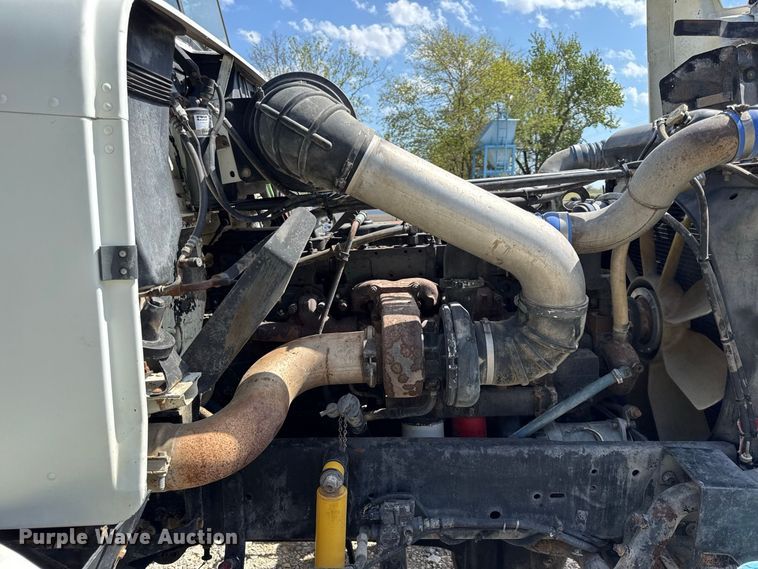 image for item EV6207 1996 Freightliner FLD semi truck