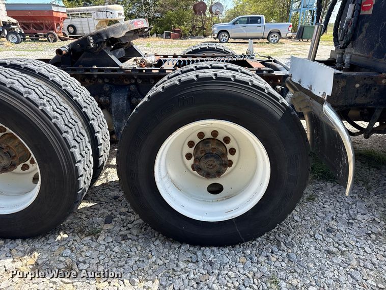 image for item EV6207 1996 Freightliner FLD semi truck
