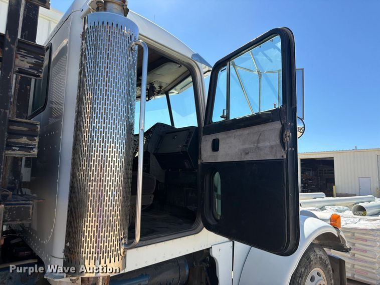 image for item EW2238 1998 Peterbilt 379 flatbed truck