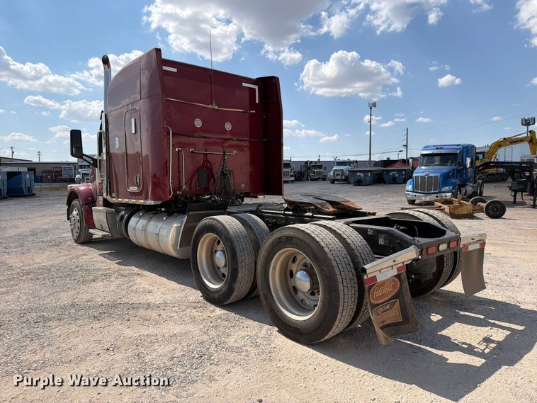 image for item EW8844 2020 Peterbilt 567 semi truck