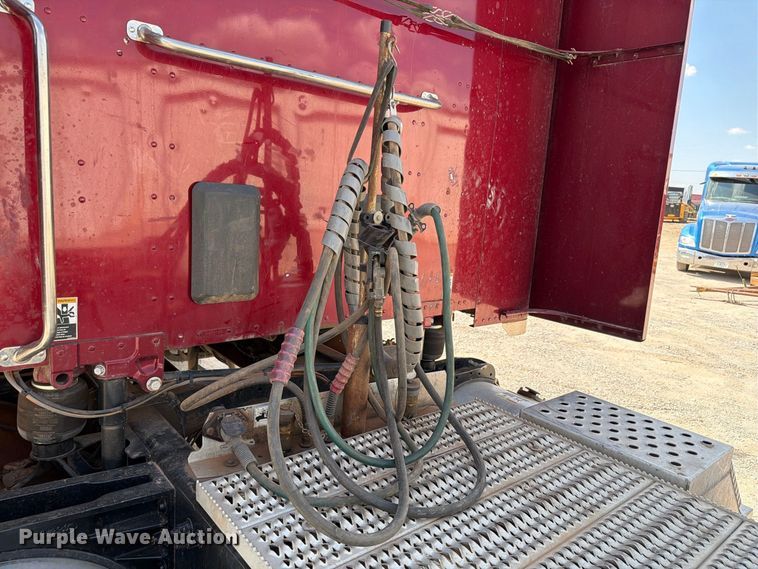 image for item EW8844 2020 Peterbilt 567 semi truck