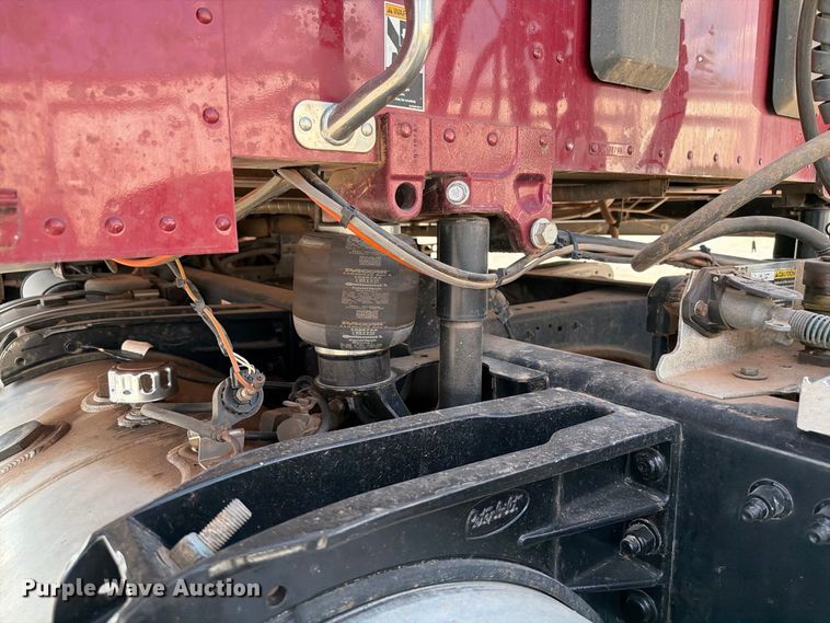 image for item EW8844 2020 Peterbilt 567 semi truck