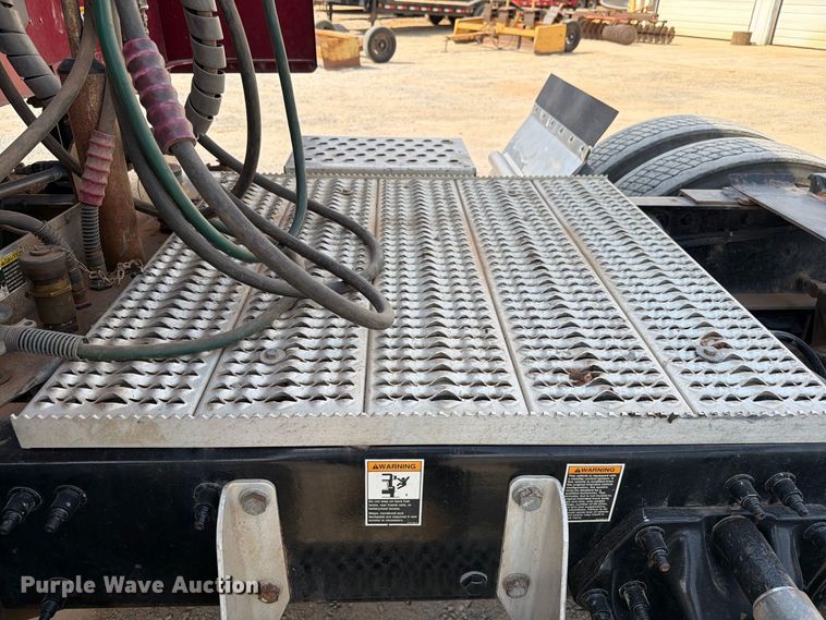 image for item EW8844 2020 Peterbilt 567 semi truck