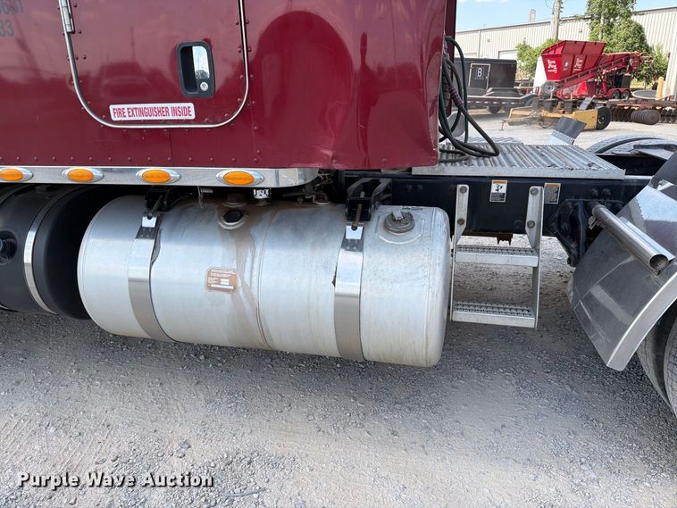 image for item EW8844 2020 Peterbilt 567 semi truck