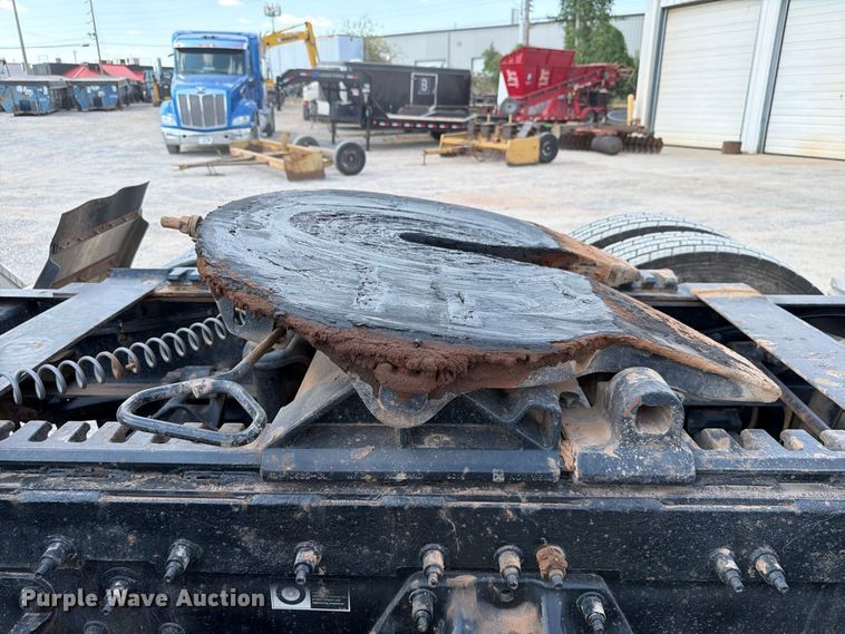 image for item EW8844 2020 Peterbilt 567 semi truck