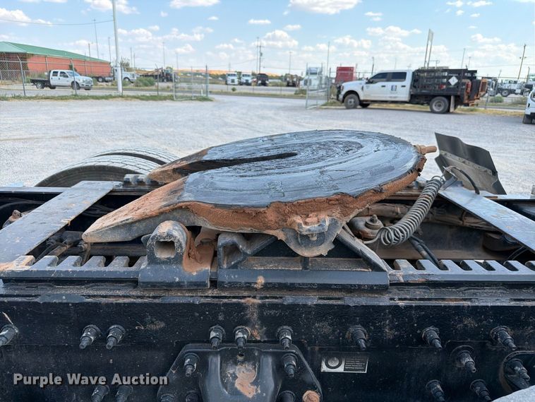 image for item EW8844 2020 Peterbilt 567 semi truck