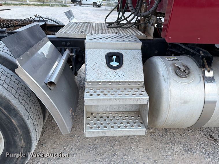 image for item EW8844 2020 Peterbilt 567 semi truck