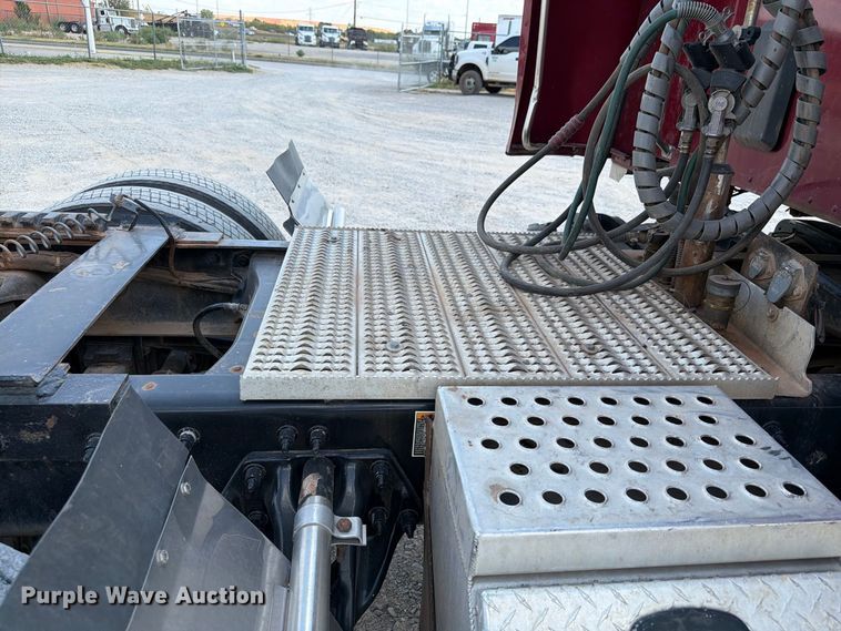 image for item EW8844 2020 Peterbilt 567 semi truck