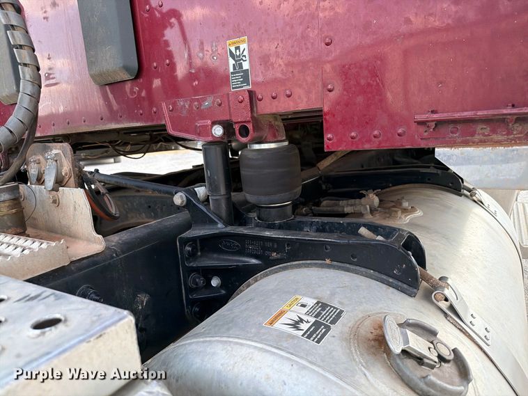 image for item EW8844 2020 Peterbilt 567 semi truck