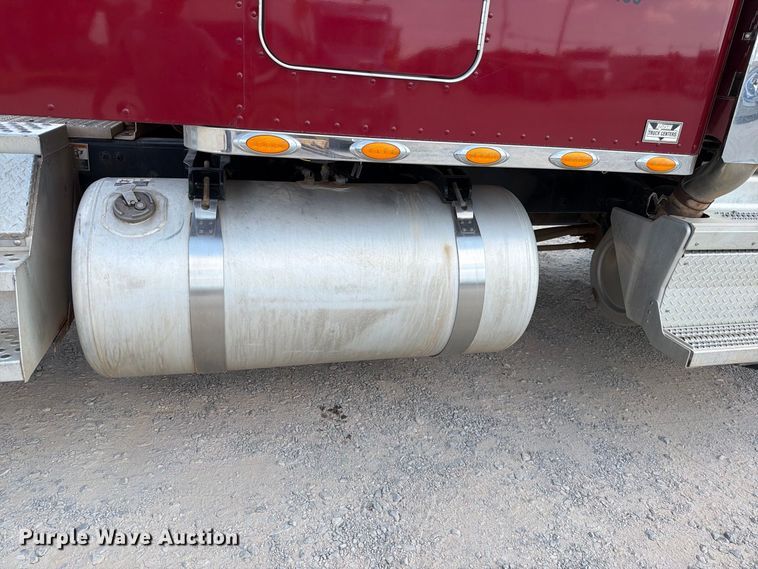 image for item EW8844 2020 Peterbilt 567 semi truck