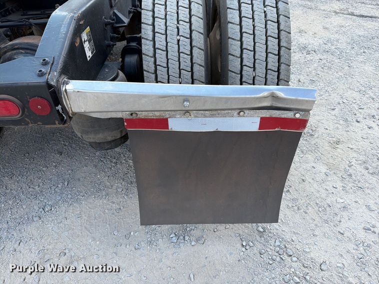 image for item EW8844 2020 Peterbilt 567 semi truck