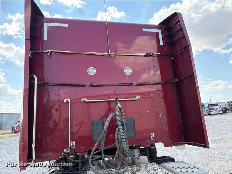 image for item EW8844 2020 Peterbilt 567 semi truck