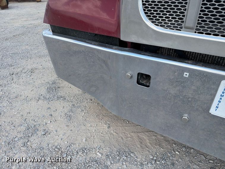 image for item EW8844 2020 Peterbilt 567 semi truck