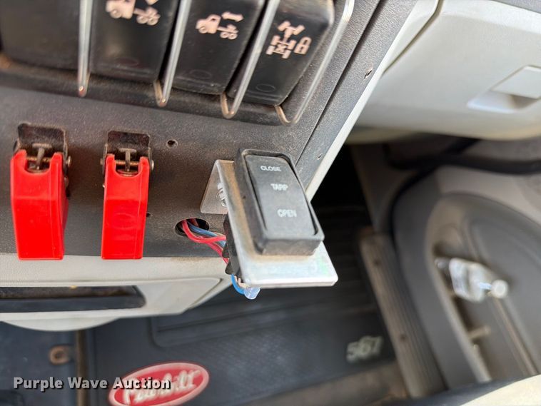 image for item EW8844 2020 Peterbilt 567 semi truck