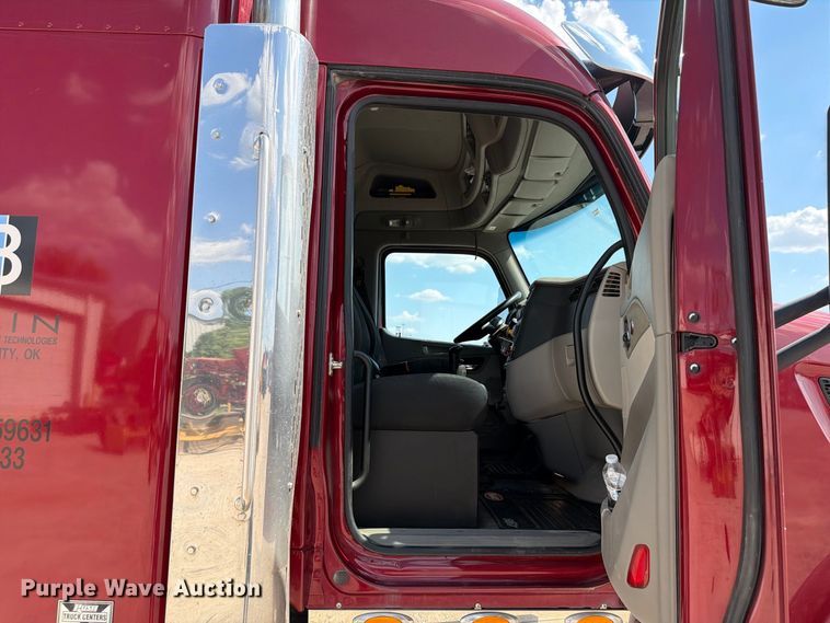 image for item EW8844 2020 Peterbilt 567 semi truck