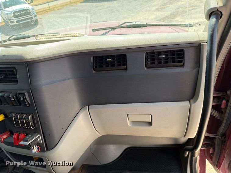 image for item EW8844 2020 Peterbilt 567 semi truck