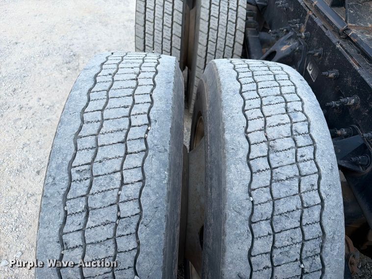 image for item EW8844 2020 Peterbilt 567 semi truck