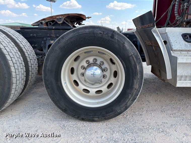 image for item EW8844 2020 Peterbilt 567 semi truck