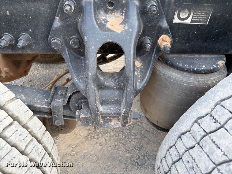 image for item EW8844 2020 Peterbilt 567 semi truck
