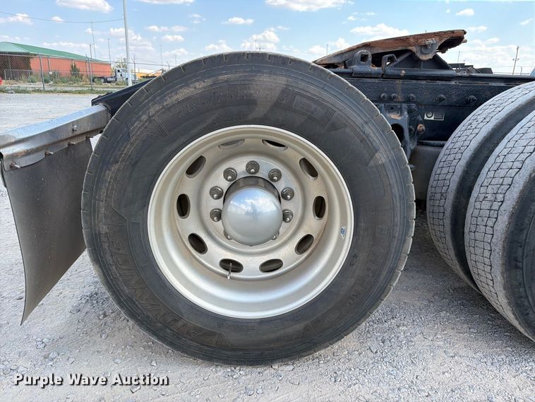 image for item EW8844 2020 Peterbilt 567 semi truck