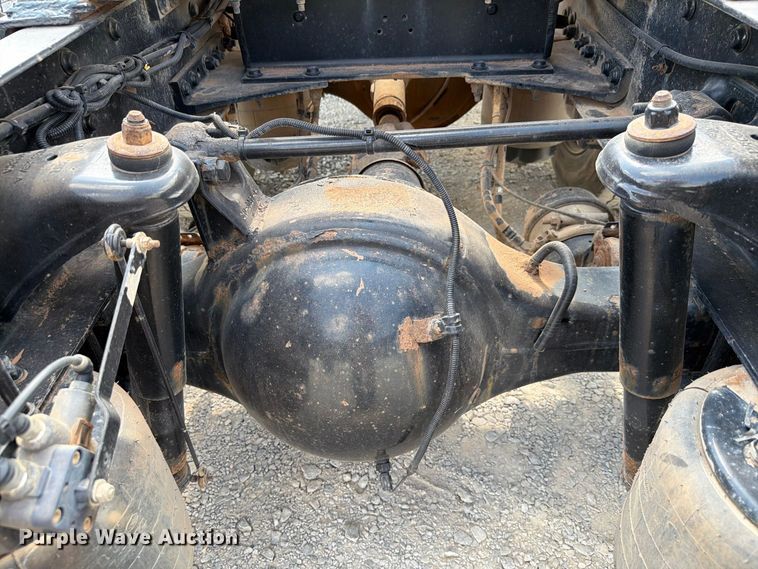 image for item EW8844 2020 Peterbilt 567 semi truck