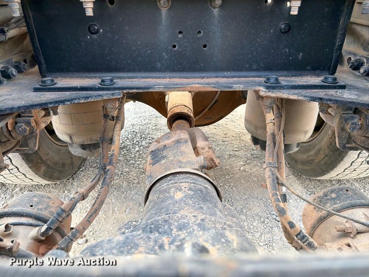 image for item EW8844 2020 Peterbilt 567 semi truck