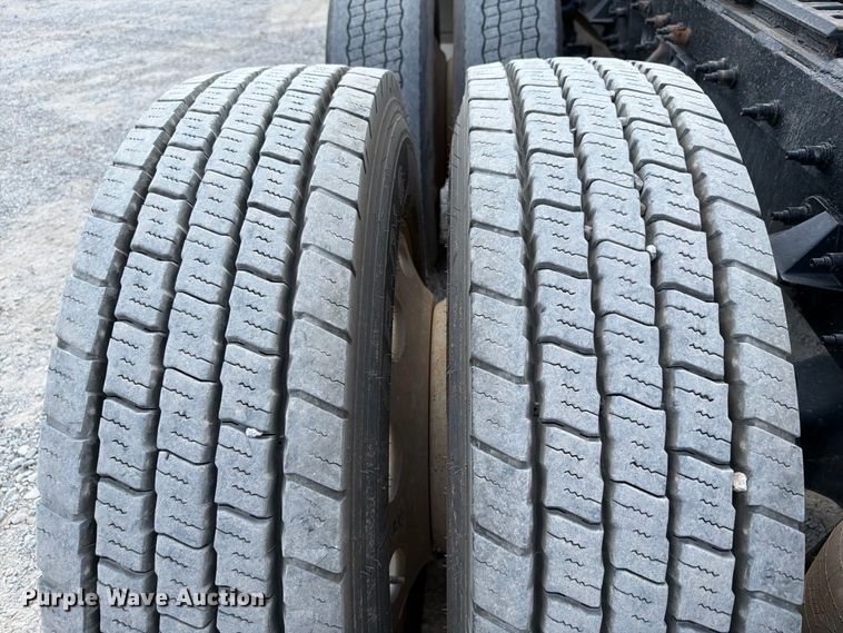 image for item EW8844 2020 Peterbilt 567 semi truck