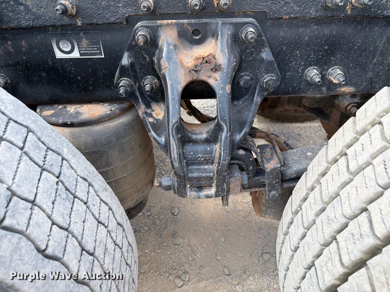 image for item EW8844 2020 Peterbilt 567 semi truck
