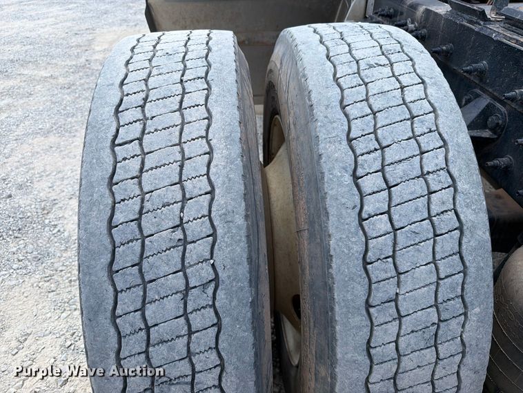image for item EW8844 2020 Peterbilt 567 semi truck