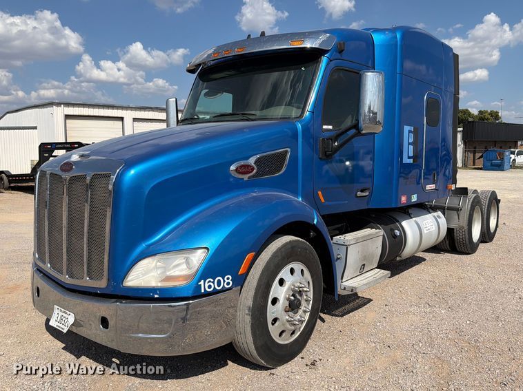 2016 Peterbilt 579 semi truck