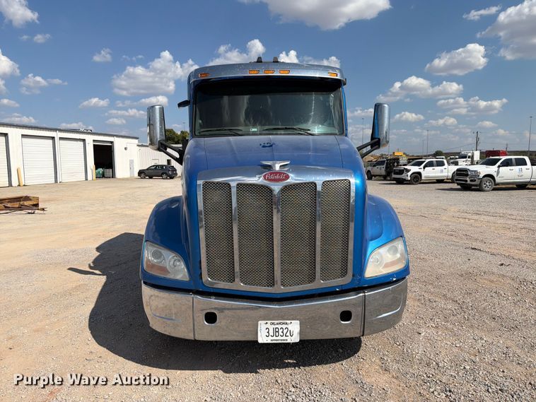 image for item EW8845 2016 Peterbilt 579 semi truck