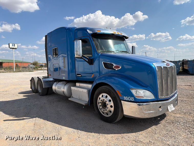 image for item EW8845 2016 Peterbilt 579 semi truck